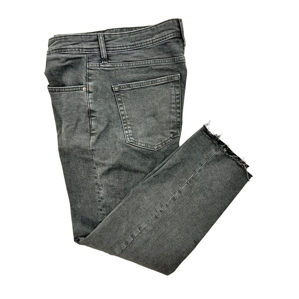 Zara Women Black Faded Straight Leg Jeans Raw Hem Size‎ 8 High Rise Denim